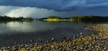 На берегу / ***