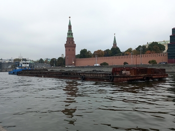 Вид на Кремлёвскую набережную / ***
