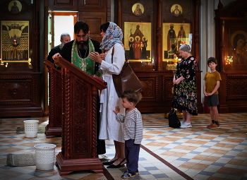 Дети в церкви. / Монастырь. Повседневная жизнь.