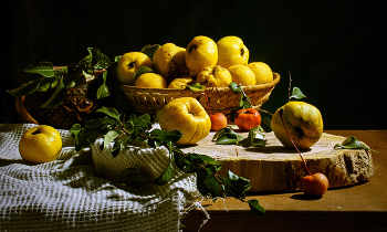 Натюрморт с айвой / ***