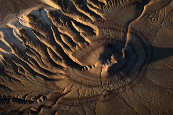 &quot;Узоры глиняных гор&quot; / Мягкие осадочные породы, разрушаясь, формируют удивительные, и очень разнообразные фактуры поверхности. Западный Казахстан, Мнгитстау

В октябре я буду проводить фототур в западный Казахстан. Посетим все топовые локации. Подробная программа вот здесь https://www.arskashkarov.com/mangystau