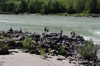 Время летних отпусков. Катунь. / ***