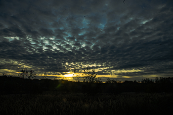 Закат / закатное солнце, облака.
