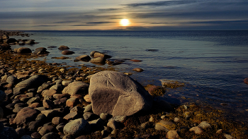 Над вечерней синевою... / "Над вечерней синевою ,
Я стою поближе к морю,
Провожаю на ночь день..." (Соловки- Белое море)