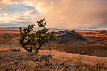 "В торжественный закат и на заре туманной Несказанной красой любуюсь я твоей..." / Волшебный час заката. Осень в Хакасии
