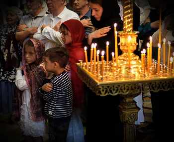 Дети в церкви. / Божественная Литургия.