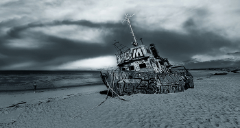 А где-то волны рассекая,мчатся корабли.. / Таинственный сейнер-призрак на берегу в Териберке