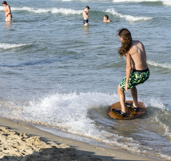 Сёрфер / Для Сёрфинга необязательна глубина, волна и большая доска :)