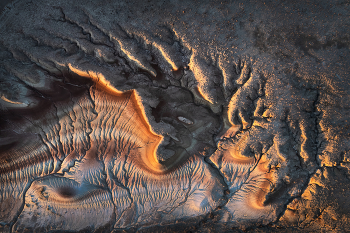 &quot;Графика пустыни&quot; / Мягкие осадочные породы, разрушаясь, формируют удивительные, и очень разнообразные фактуры поверхности. Западный Казахстан, Мнгитстау