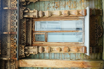 Старинная деревянная архитектура в Рязани / Окно с наличником