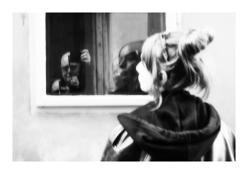 Незнакомка с неизвестным фотографом / ***