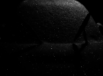 Созвездие &quot;Subaru&quot; / Ещё одна. Тоже уже была тут. Считаю, что эта фотография требует некоторого объяснения. Не все знают значение слова subaru. Просто автомобильная марка. Меж тем, у японцев это название созвездия. Именно это я и хотел обыграть, когда вышел затемно утром после обильного снегопада и увидел этого субарика под ярким фонарем, от которого как звезды блестели снежинки.