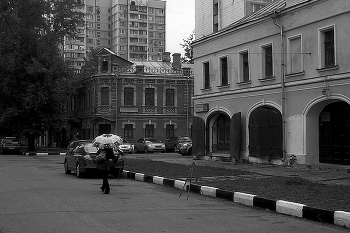 Школьная улица / Школьная улица в Москве. Сентябрь 2011. PENTAX MZ-3; SMC PENTAX-FA 1:4 28-70mm AL; HOYA SKYLIGHT (1B); СВЕМА РЕПОРТЕР 200; D-23.