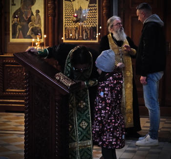 Дети в церкви. / Исповедь.