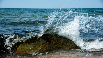 зашла волна на камень / море