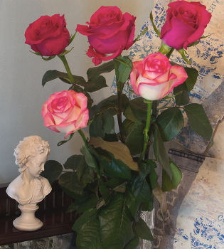 Классика / С розами и классической скульптурой.
Примечание: я не против цивилизованной критики. Но я не подстраиваюсь под чьи-то вкусы в плане сюжетов и состава своих натюрмортов. (Примечание - под впечатлением от прочитанного на полях сайта :)))