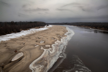Н.Тавда. Рисунки на воде. / Тавда́-река в Западной Сибири, левый приток Тобола. Протекает в Свердловской и Тюменской областях.
