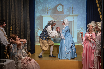 Домашняя опера / Калифорния. Ну, друзья! Вчера побывала в опере! Домашней опере! Потрясающие энтузиасты готовили её почти год! Называется "Адриана Лекуврер". Название было мне знакомо по разным источникам. Но не больше. Как полагается, там разыгрывалась трагическая история. Но я смотрела на сцену со счастливой улыбкой, тем более что перевод с французского был сделан своими силами и русские популярные обороты считывались мгновенно. Автор был явный озорник. Вообще всё смотрелось и слушалось весело!