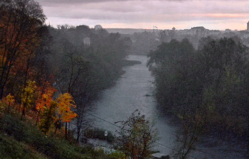 Осенний дождь накрыл город / Осенний дождь накрыл город