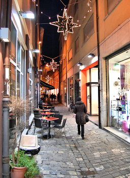 По узкой улочке в Римини / По узкой улочке в Римини