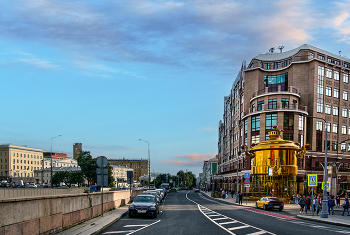 Московские улицы / Вход на пешеходную зону Арбата.