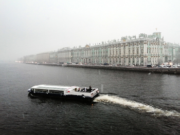 Снегопад / на Дворцовой набережной