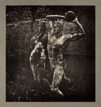 Гагра начала 2000х / Лит-печать на просрочке 1989 года Бромэкспресс-1 проявителем Д-9 в разбавлении 1:30 = 20 минут