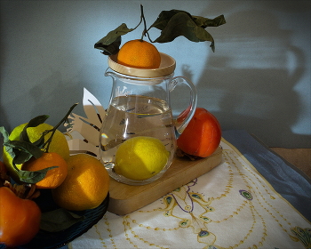 Этюд / По случаю одной дискуссии о составе натюрморта. В обсуждаемой работе композиция была попроще, но полна всяких гнилых фруктов. Обсуждение в группе на основе собственных вариантов было вполне интересным
Etude on the occasion of a special discussion. An italian series of still life with ritten fruit and discussion (contest) with various versions with none trash