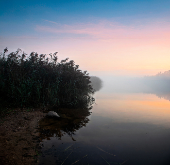 Рассвет на берегу реки / Река Волма