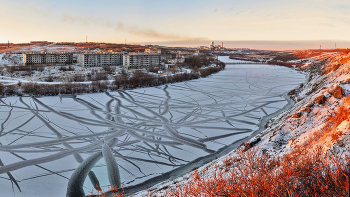 Воркутинский заброшенный поселок Рудник на закате в ноябре. / ***