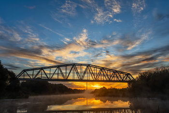 &nbsp; / рассвет на реке