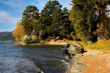 **Осенним днём.* / Телецкое озеро.