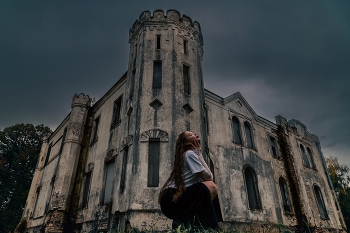 У холодного замка / модель Ангелина Табакова