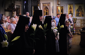 Монастырь. Праздничная служба. / Всенощное бдение.