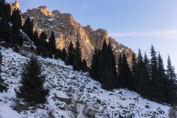 Сияние золотистых вершин... / Урочище Ворота Туюк-Су 
Алматинские горы
