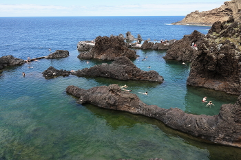На пляже / Пляжи бывают разные. Этот на Мадейре