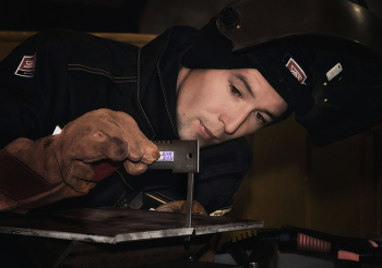 Сварщик / сварщик, завод