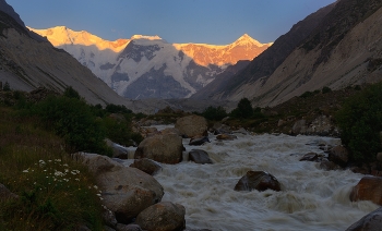 Рассвет в горах Кавказа / Безенги