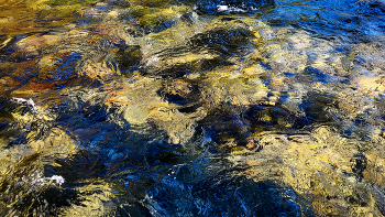 Вода и камни . / импрессионизм в фотографии вода и камни .