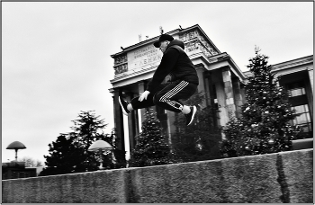 .... &quot;Прыжок веры&quot; ..... / уличный кадр