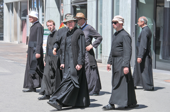 Святые отцы на прогулке / ***