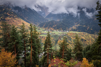 Zegani Village in October / Autumn colors in the high-mountain Svan village of Zegani