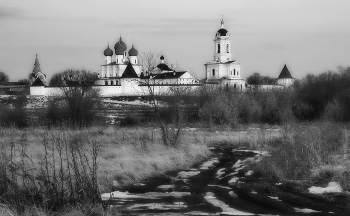 Начало апреля / Сюжет из Серпухова. Высоцкий монастырь 2018 год.