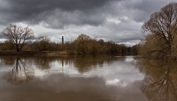Воды хмурой весны / Сюжет из весеннего пригорода. Серпухов, река Нара.