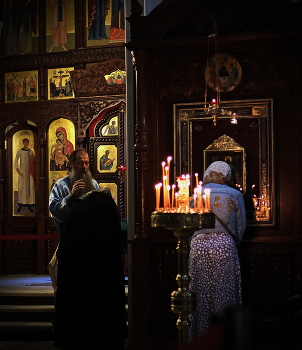 Монастырь. Повседневная жизнь. / У иконы Б.М. &quot;Целительница.&quot;
