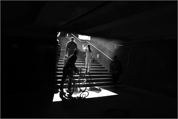 .... "Иди за белым кроликом"..... / уличный сюжет