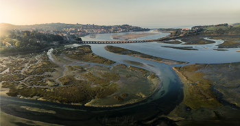 Сан Висенте де ла Баркера / Рыбацкий поселок у дельты рек Помбо и Рубин с многовековой историей. Панорама с воздуха