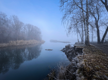 В туманной дымке зимы начало. / ***