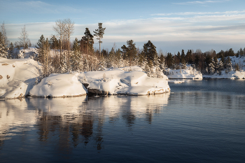 "Зимние отражения" / Зимняя Ладога для меня – это неиссякаемый источник вдохновения. Сочетание открытой воды, льда и заснеженных островов дает огромный выбор сюжетов для съемки