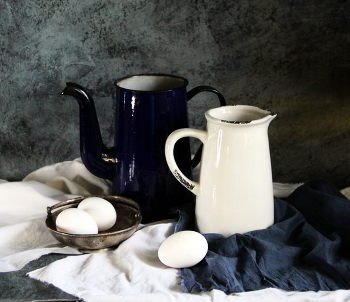 Синее и белое. / Натюрморт